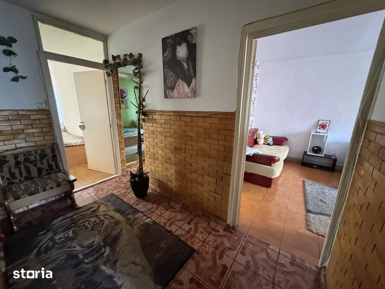 Apartament cu 3 camere decomandat în Valea Aurie