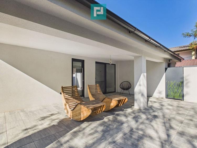 Duplex cu 6 camere cu Piscina în Ghioroc