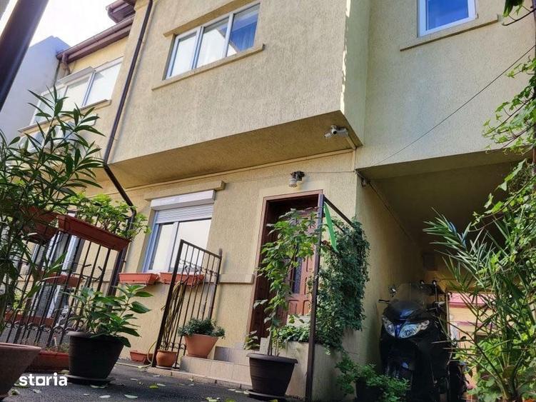 Casă cu 9 camere cu Teren 365 Mp în 13 Septembrie