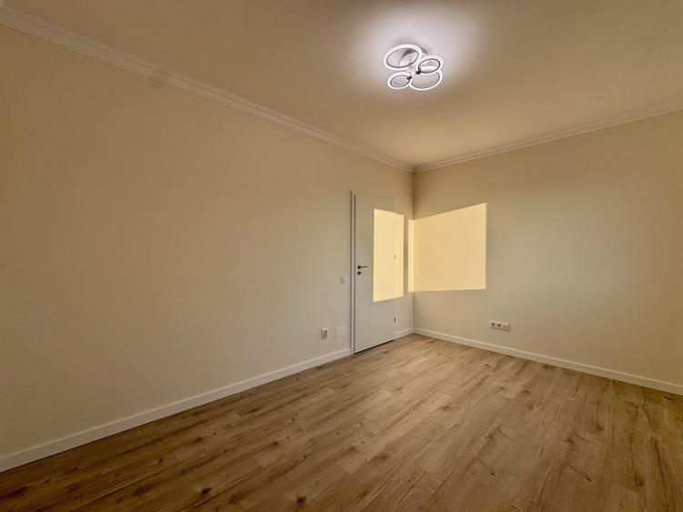 Apartament cu 3 camere semidecomandat în Florești