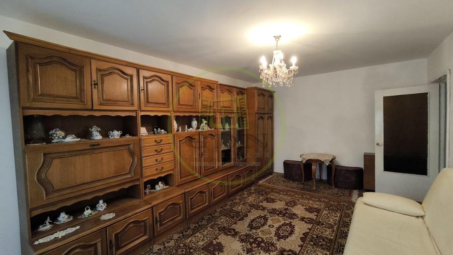 Închiriere apartament cu 3 camere, decomandat, mobilat-utilat, Decebal - 5