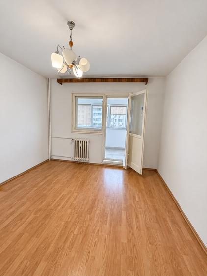Apartament cu 4 camere decomandat în Colentina