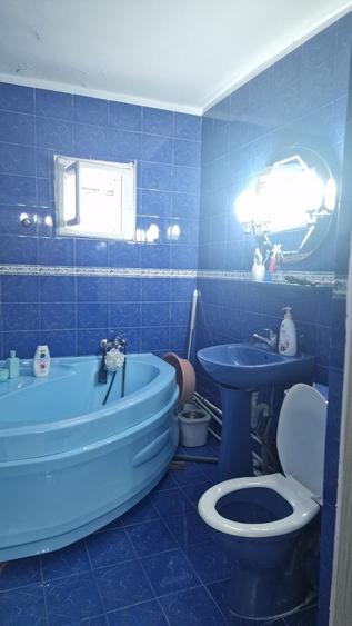 Apartament cu 3 camere decomandat în Est