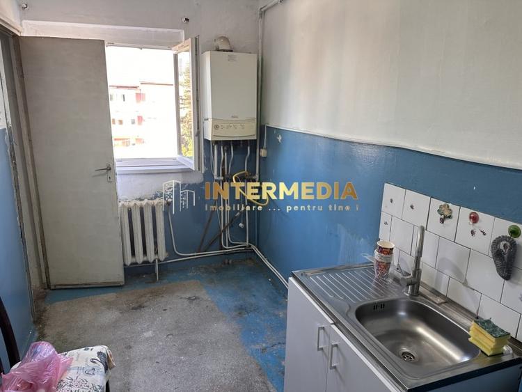 Apartament cu 2 camere semidecomandat în Cetate