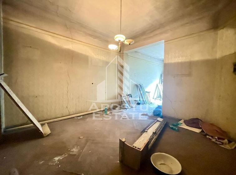 Apartament cu 3 camere semidecomandat în Ultracentral