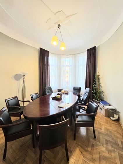 Apartament cu 5 camere în P-ța Unirii