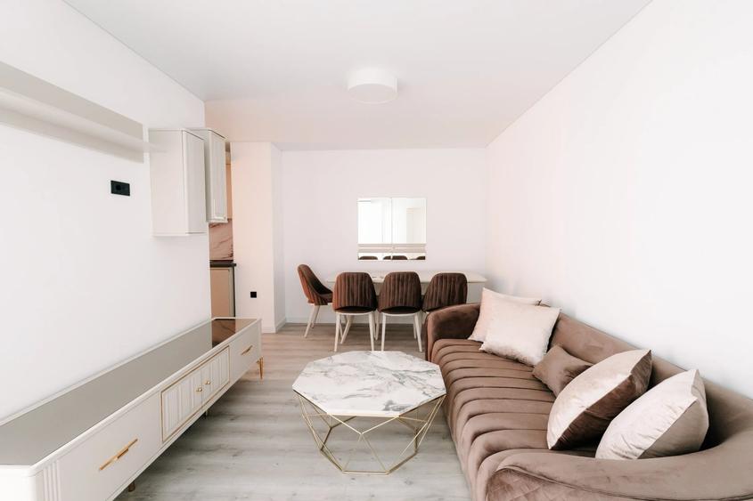 Apartament cu 3 camere semidecomandat, mobilat în Zorilor