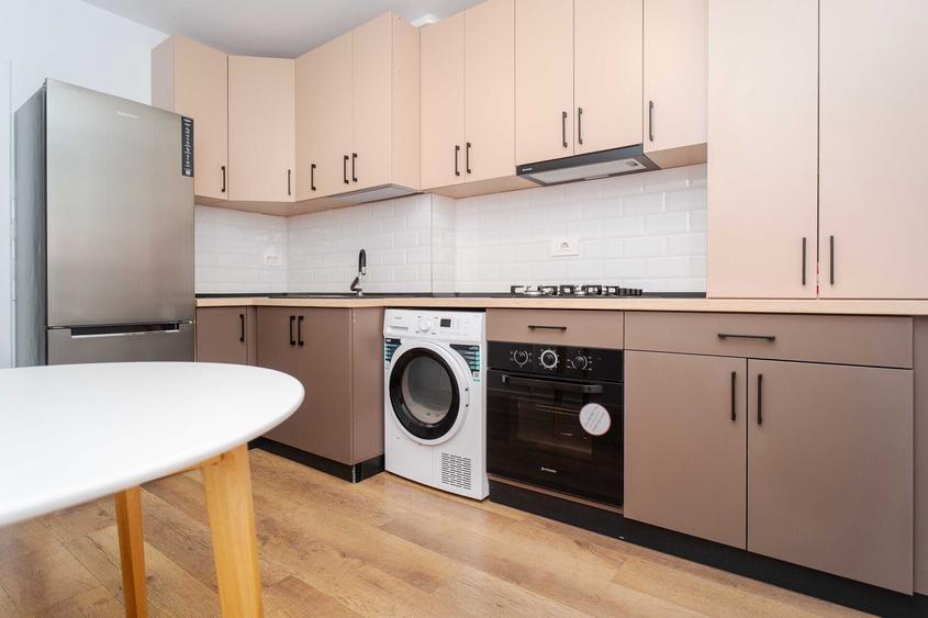 Apartament cu 3 camere semidecomandat, mobilat în Copou