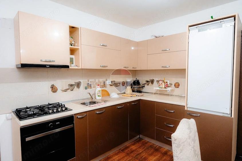 Casă cu 5 camere cu Teren 779 Mp în Piscani