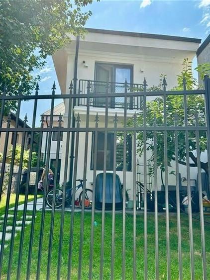 Casă individuală cu 5 camere cu Teren 173 Mp în Polonă