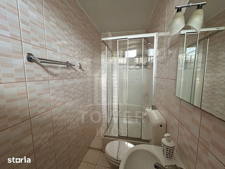 Spațiu comercial, de 890 mp, în Bazna