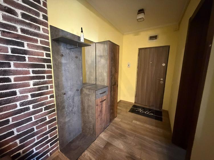 Apartament cu 3 camere decomandat, mobilat în Nord-Est