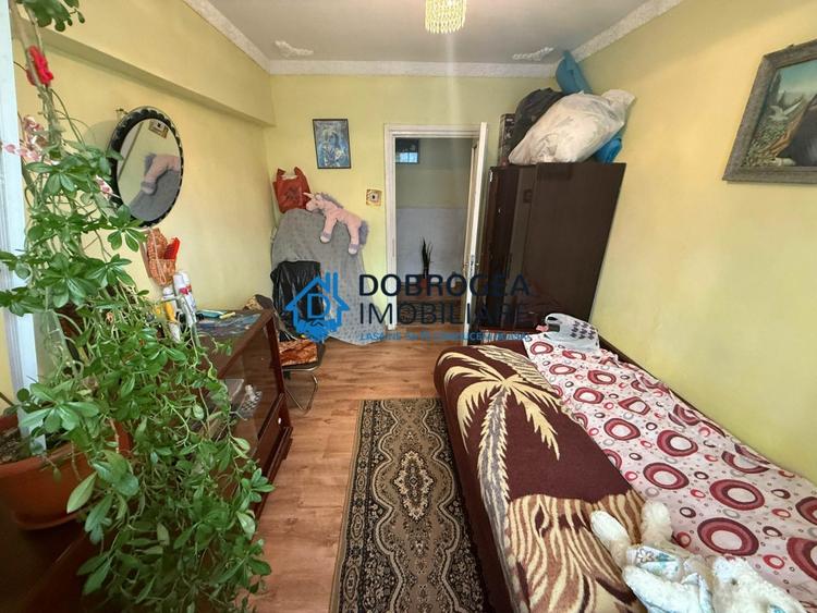 Apartament cu 3 camere decomandat în Păcii