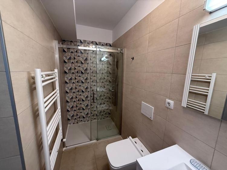 Apartament cu 3 camere semidecomandat, mobilat în Pipera