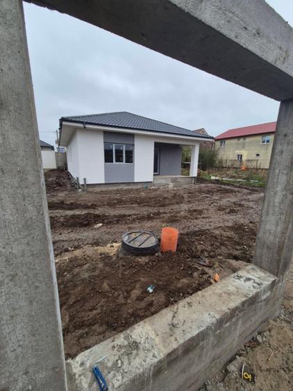 Casă individuală cu 4 camere cu Teren 300 Mp în Central