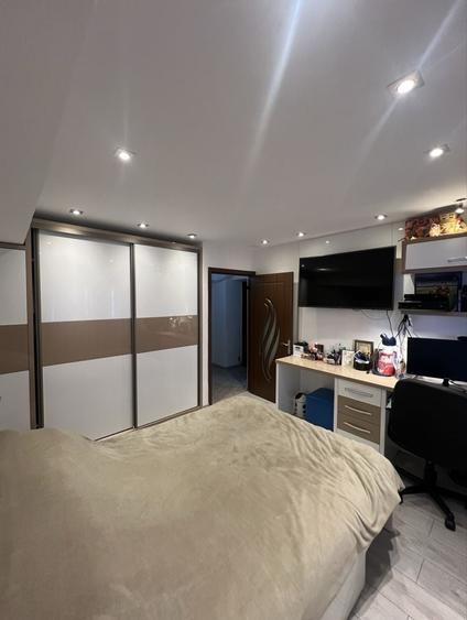 Apartament cu 3 camere decomandat în Valea Moșneagului