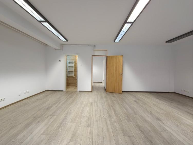 Birou, de 62.900001525879 mp, în Central