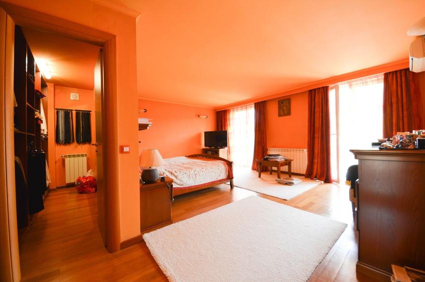 Casă individuală cu 6 camere cu Canalizare în Herăstrău