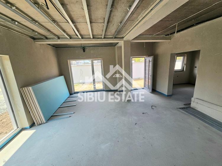 Duplex cu 4 camere cu Canalizare în Șelimbăr