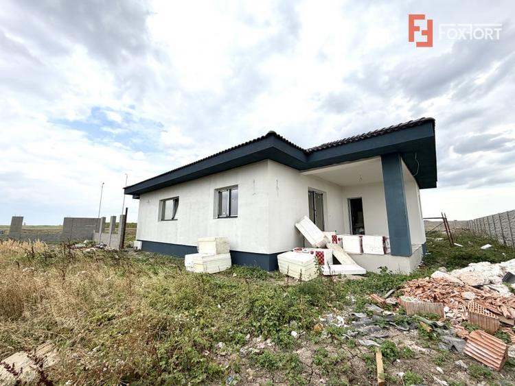 Casă individuală cu 3 camere cu Canalizare în Sânandrei