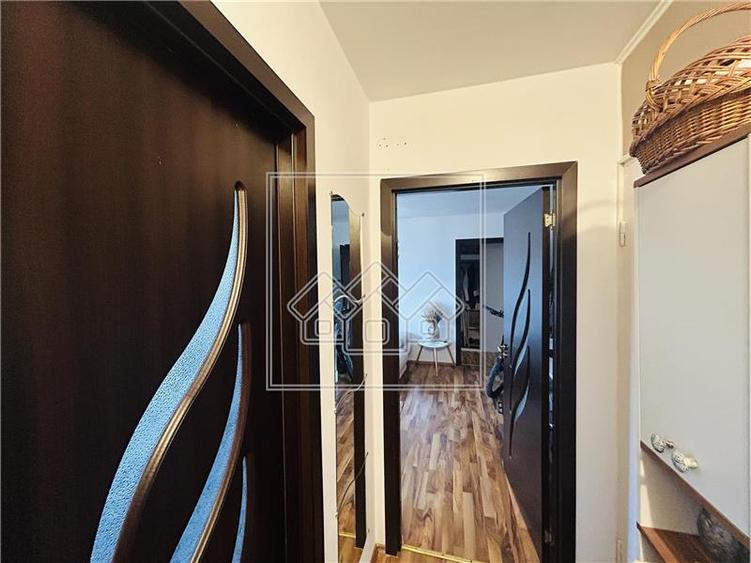 Apartament cu 2 camere semidecomandat în Cedonia