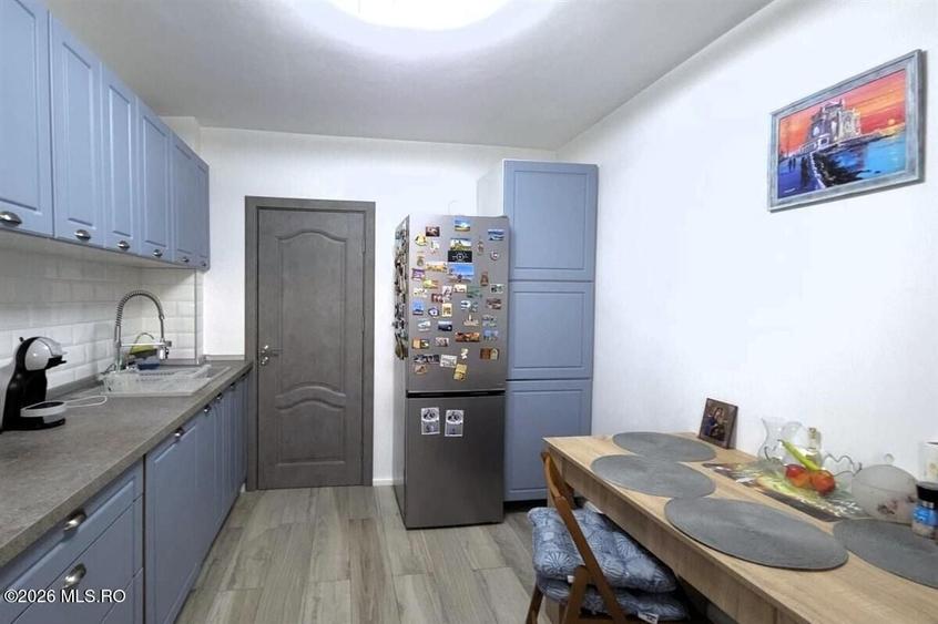 Apartament cu 2 camere decomandat, mobilat în Poarta 6