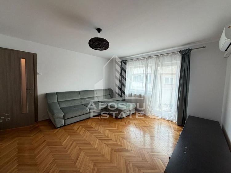 Apartament cu 3 camere semidecomandat, mobilat în Kiriac