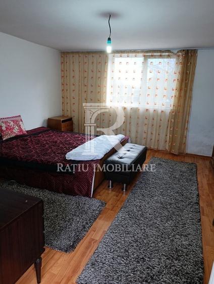 Casă individuală cu 6 camere cu Canalizare în Sitani