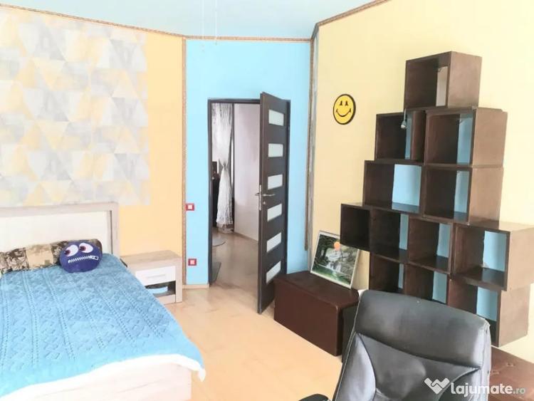 Apartament cu 3 camere decomandat în Zorilor