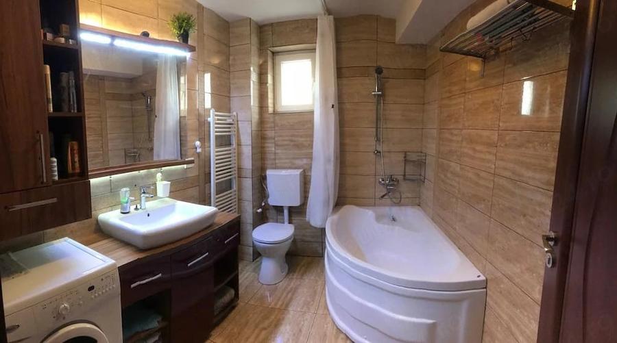 Apartament cu 4 camere decomandat în Titan