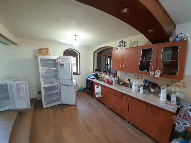 Casă individuală cu 5 camere cu Canalizare în Nord