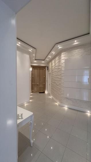 Apartament cu 3 camere decomandat în Exterior Vest