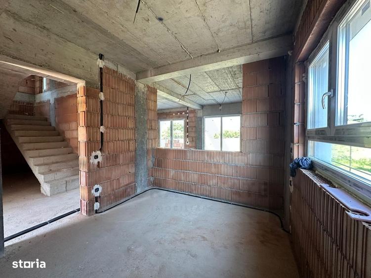 Casă cu 4 camere cu Teren 350 Mp în Central