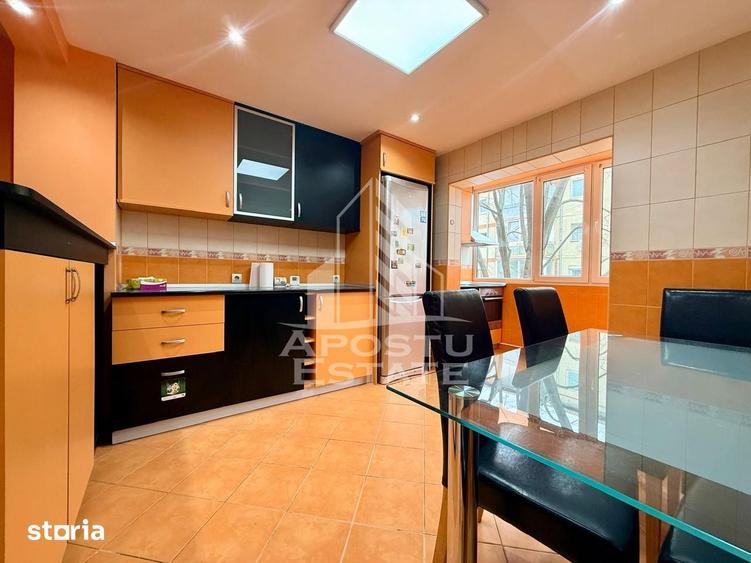 Apartament cu 4 camere, mobilat în Soarelui