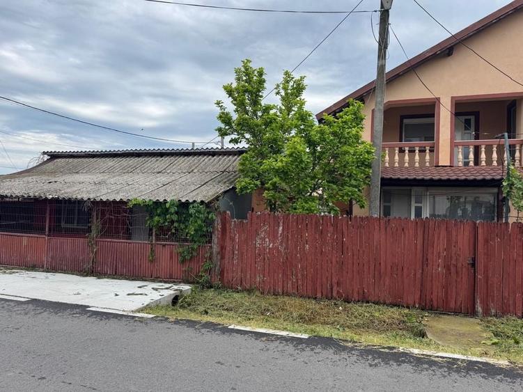 Casă cu 4 camere în Izvoru