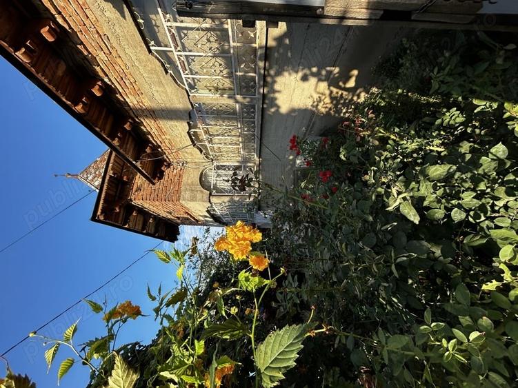 Casă cu 4 camere cu Teren 1070 Mp în Poiana