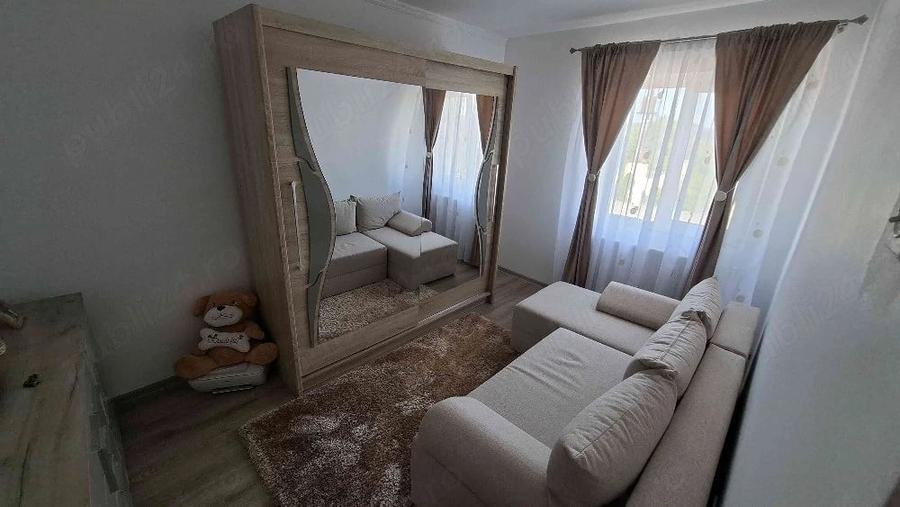 Apartament cu 3 camere decomandat în Mărăcineni