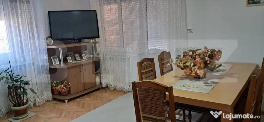 Casă cu 7 camere cu Teren 670 Mp în Dej