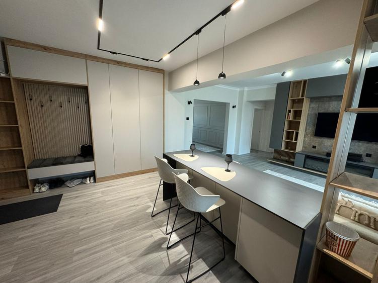 Apartament cu 4 camere decomandat în Ultracentral