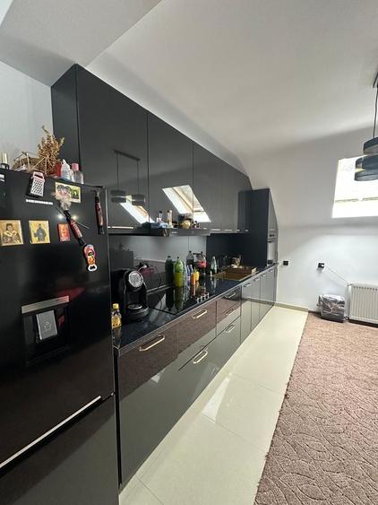 Apartament cu 4 camere semidecomandat în Central