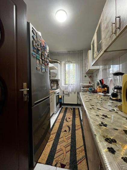 Apartament cu 3 camere semidecomandat în Dacia