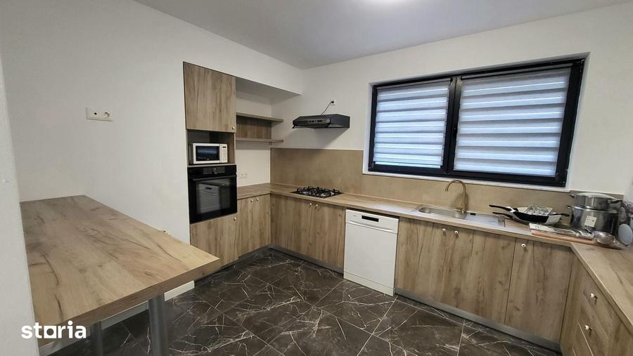 Casă cu 5 camere cu Teren 610 Mp în Corbeanca