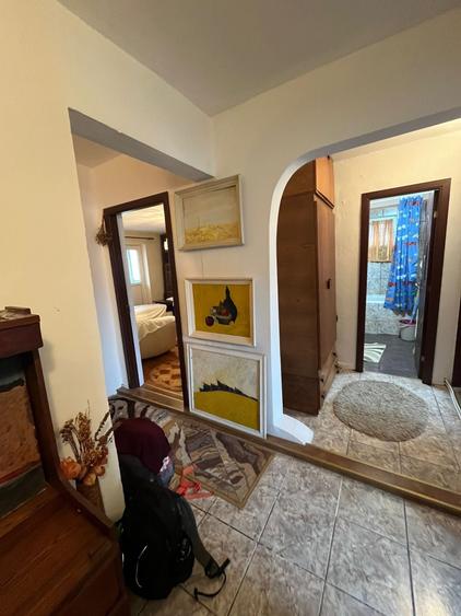 Apartament cu 4 camere decomandat în Central