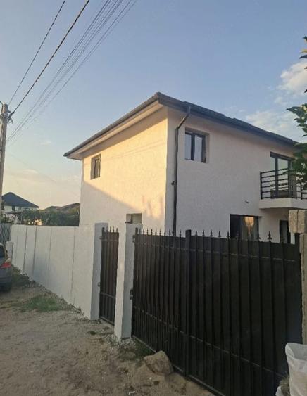 Casă cu 4 camere cu Teren 270 Mp în Crețești