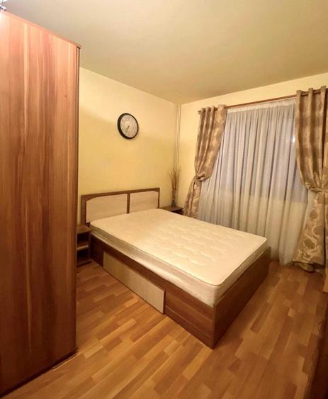 Apartament cu 3 camere semidecomandat în Alexandru cel Bun