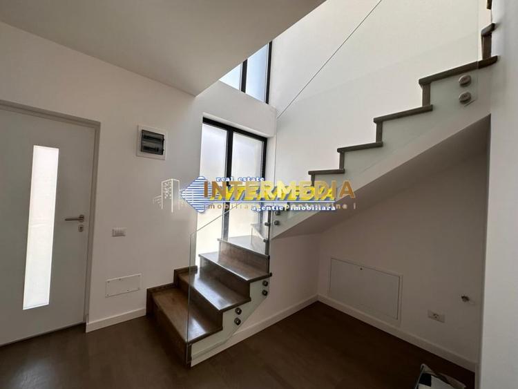 Duplex cu 4 camere cu Canalizare în Ultracentral