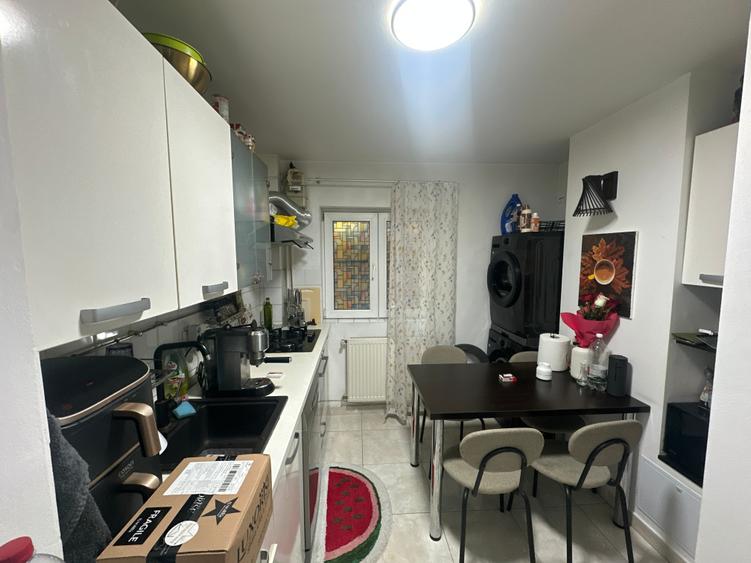 Apartament cu 3 camere semidecomandat, mobilat în Drumul Taberei