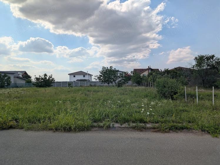 Teren de 807 mp, în Dumbrăvița