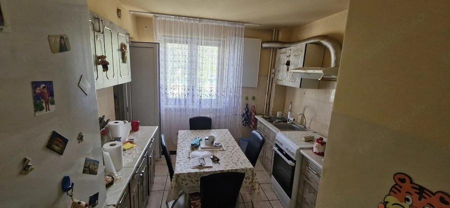 Apartament cu 3 camere semidecomandat în Central