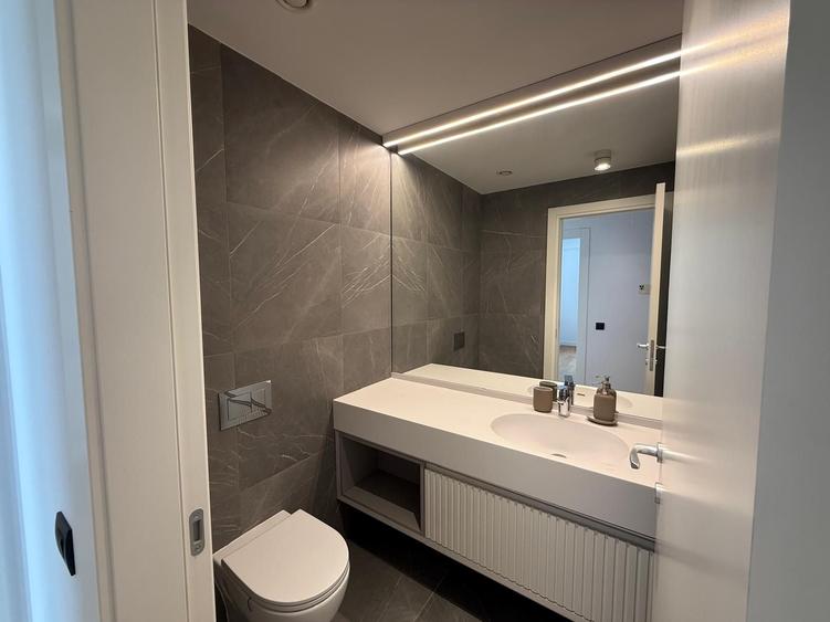 Apartament cu 4 camere semidecomandat, mobilat în Herăstrău